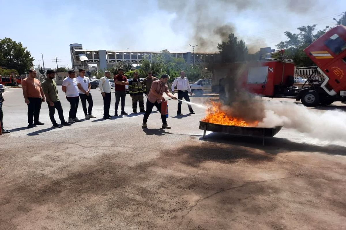 آموزش مقدماتی آتش نشانان داوطلب در قزوین برگزار شد