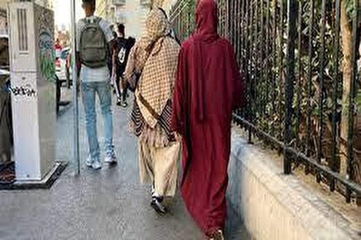 تائید ممنوعیت پوشیدن مانتوی اسلامی از سوی شورای دولتی فرانسه