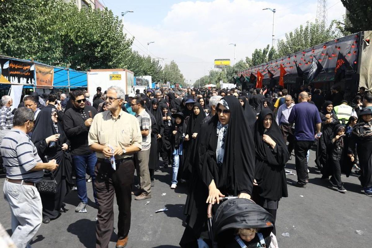 فعالیت ۱۳۰ کارگر خدمات شهری منطقه ۱۳ تهران در رفت و روب مسیر راهپیمایی جامانگان اربعین