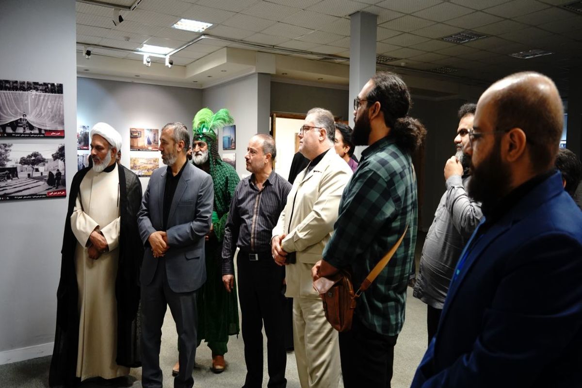 نمایشگاه آثار راه یافته به نخستین سوگواره ملی هنری عاشورا گشایش یافت