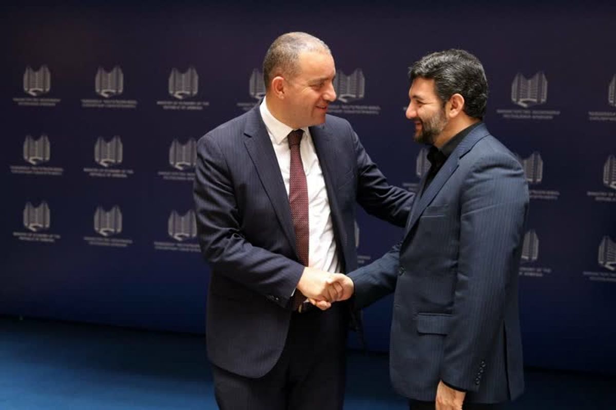 وزیر اقتصاد ارمنستان در دیدار با حجت الله عبدالملکی: حمایت ایران در زمینه ایجاد مناطق آزاد و ویژه اقتصادی برای ارمنستان مهم و ضروری است