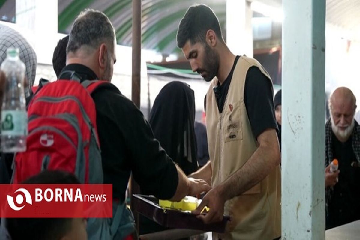 پذیرایی از زائران اربعین حسینی توسط بازیکن سابق پرسپولیس