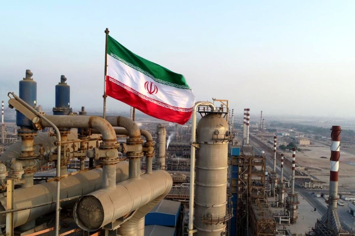 با وجود اعمال ۲۲۳ تحریم نفتی جدید، صادرات نفت ایران ۴ برابر شد