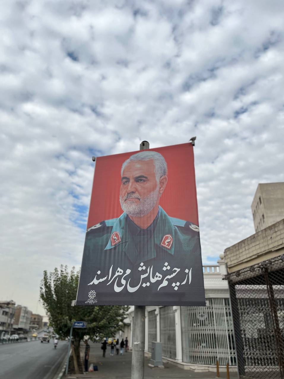 مزین شدن معابر شهر تهران به تصاویر حاج قاسم سلیمانی مزین شدن معابر شهر تهران به تصاویر حاج قاسم سلیمانی