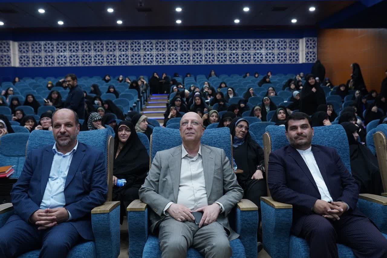نخستین دوره ملی آموزش بانوان راوی پیشرفت در دانشگاه جامع امام حسین/ پیشرفت‌های نظام جمهوری اسلامی ایران نیاز به راوی دارد.