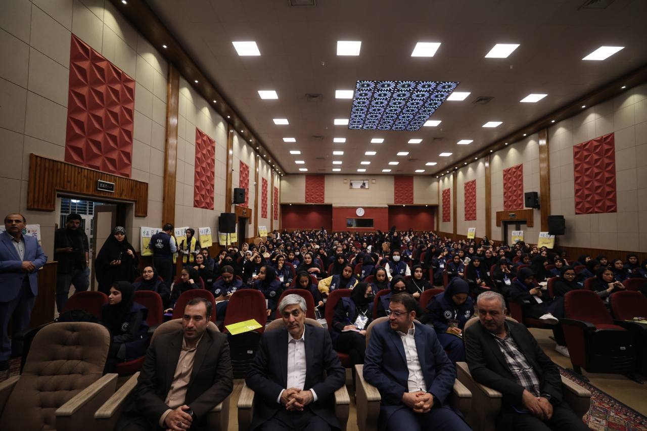 حضور وزیر ورزش و جوانان در اردوی ملی آموزش دانشآموز خبرنگاران حضور وزیر ورزش و جوانان در اردوی ملی آموزش دانشآموز خبرنگاران