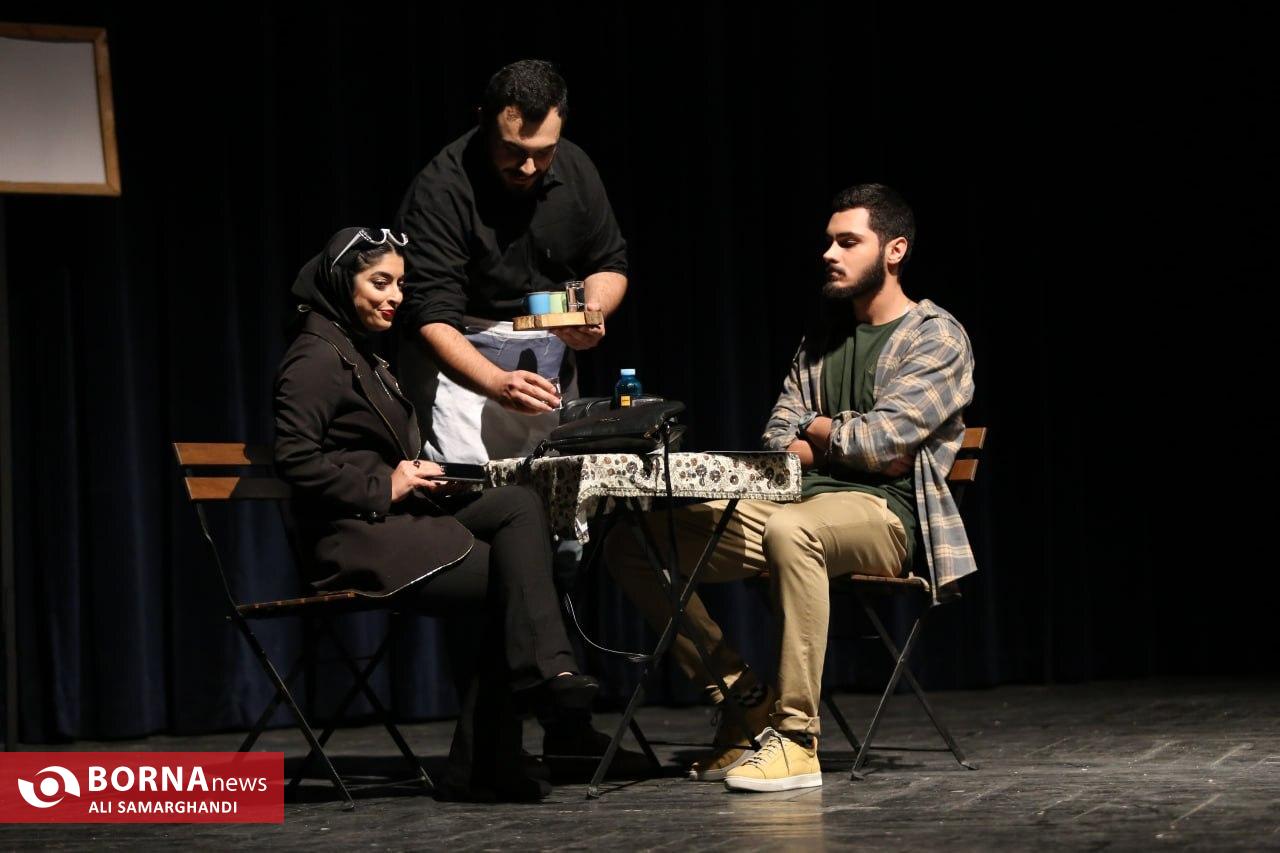 نمایش کافه سایه در بندرانزلی+تصویر نمایش کافه سایه در بندرانزلی+تصویر