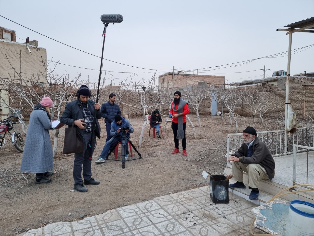 رقصِ مرگ جلوی دوربین می‌رود