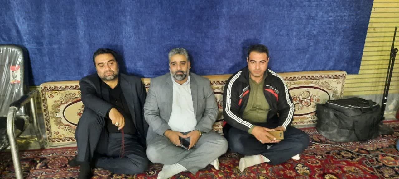 گلباران مزار شهدا توسط ورزشکاران ورامین گلباران مزار شهدا توسط ورزشکاران ورامین