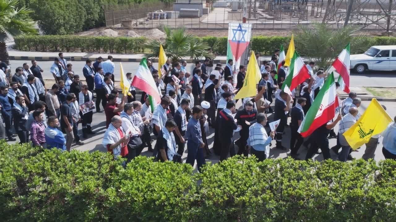 راهپیمایی کارکنان شرکت فولاد اکسین در محکومیت جنایت های وحشیانه رژیم اشغالگر قدس در غزه