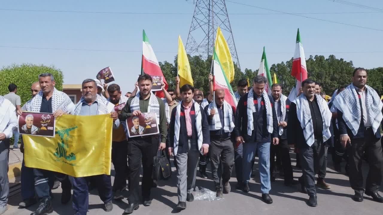 راهپیمایی کارکنان شرکت فولاد اکسین در محکومیت جنایت های وحشیانه رژیم اشغالگر قدس در غزه