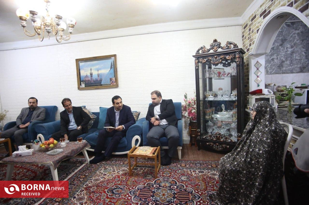 برنا فیروزی : عزت و امنیت ایران مرهون خون شهداست