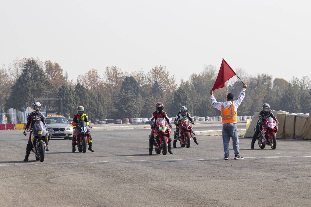 هیات آیلند قهرمان مرحله دوم سوپربایک کشور