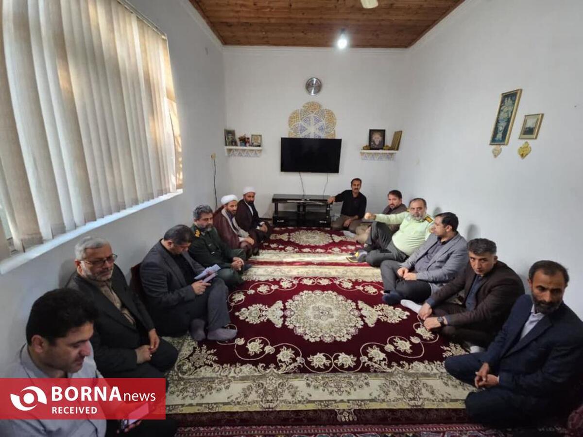 دیدار فرماندار لنگرود با خانواده درگذشتگان ترک اعتیاد + عکس دیدار فرماندار لنگرود با خانواده درگذشتگان ترک اعتیاد + عکس