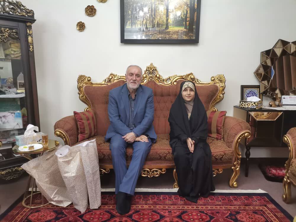 حضور استاندار تهران در منزل شهید مدافع حرم شهید