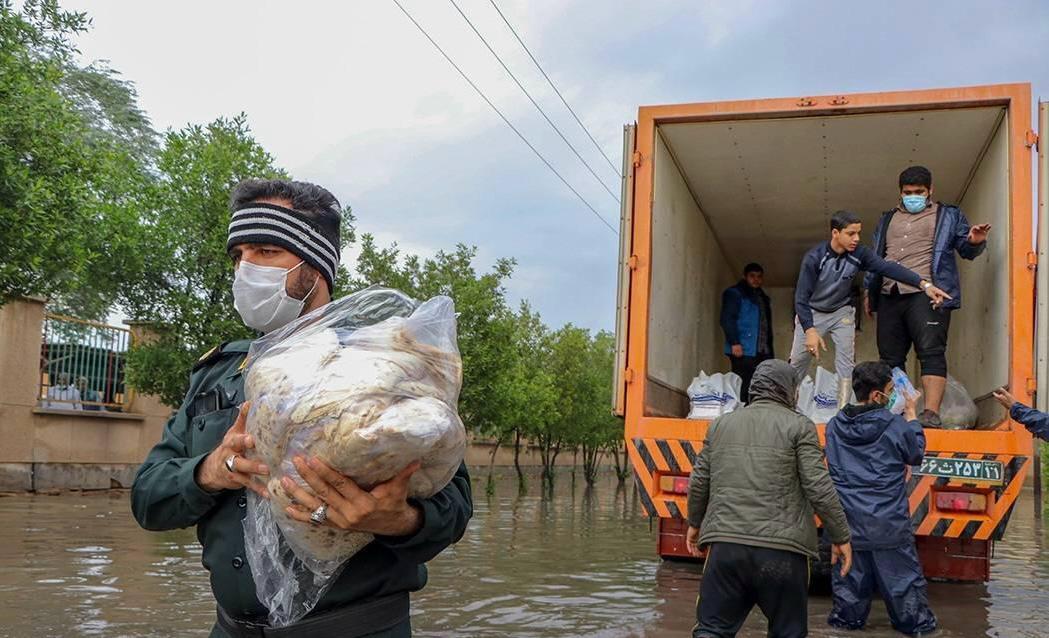 خدمت‌رسانی گروه‌های امدادی ستاد اجرایی فرمان امام در مناطق سیل زده گلستان 
