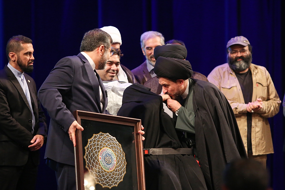 اعلام برگزیدگان سومین دورۀ جایزه اندرزگو اعلام برگزیدگان سومین دورۀ جایزه اندرزگو