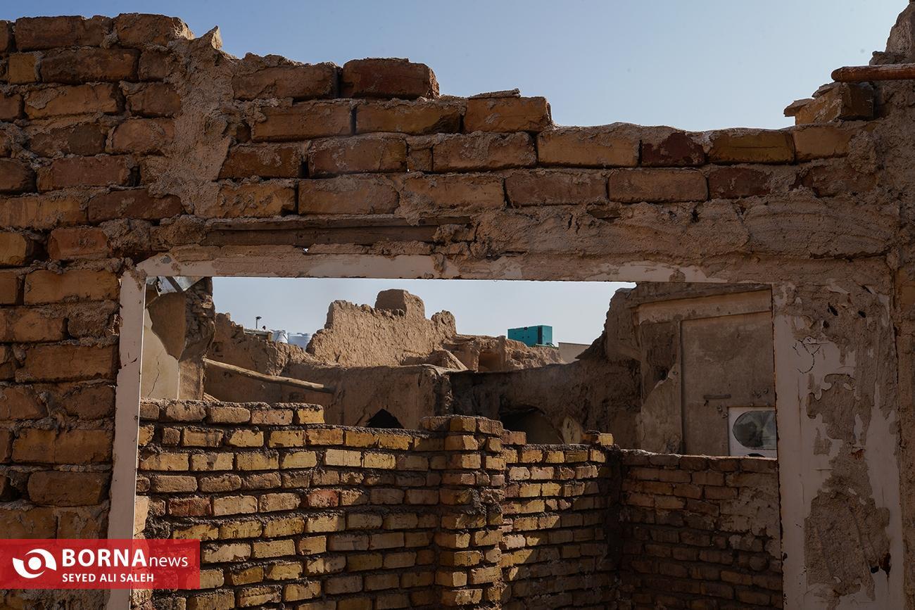 تیغ تیز تخریب این بار زیر گلوی کاشان/ تبدیل یک بنای ثبت ملی به کارگاه قالیبافی