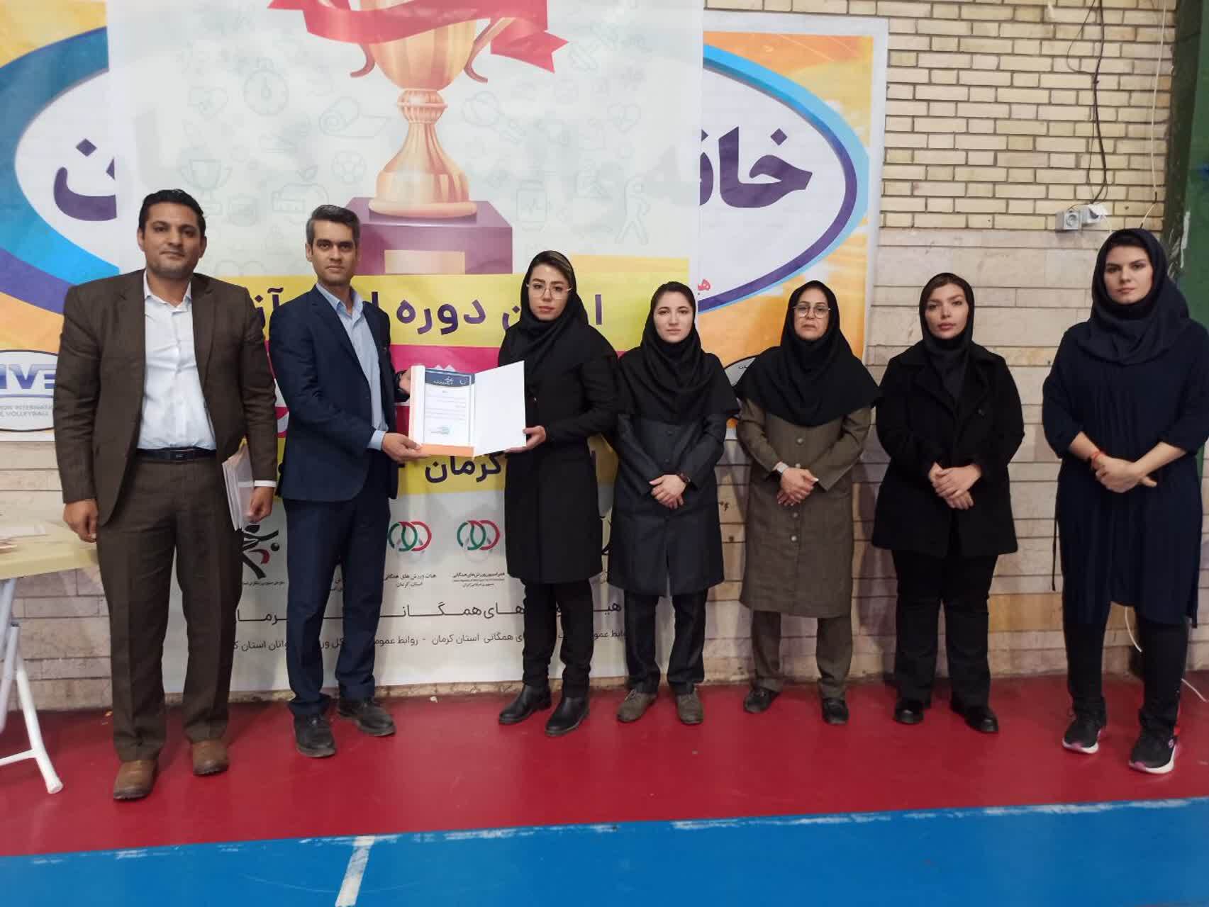 مهسا اسدی قهرمان اولین دوره لیگ آزاد تندرستی بانوان استان کرمان شد