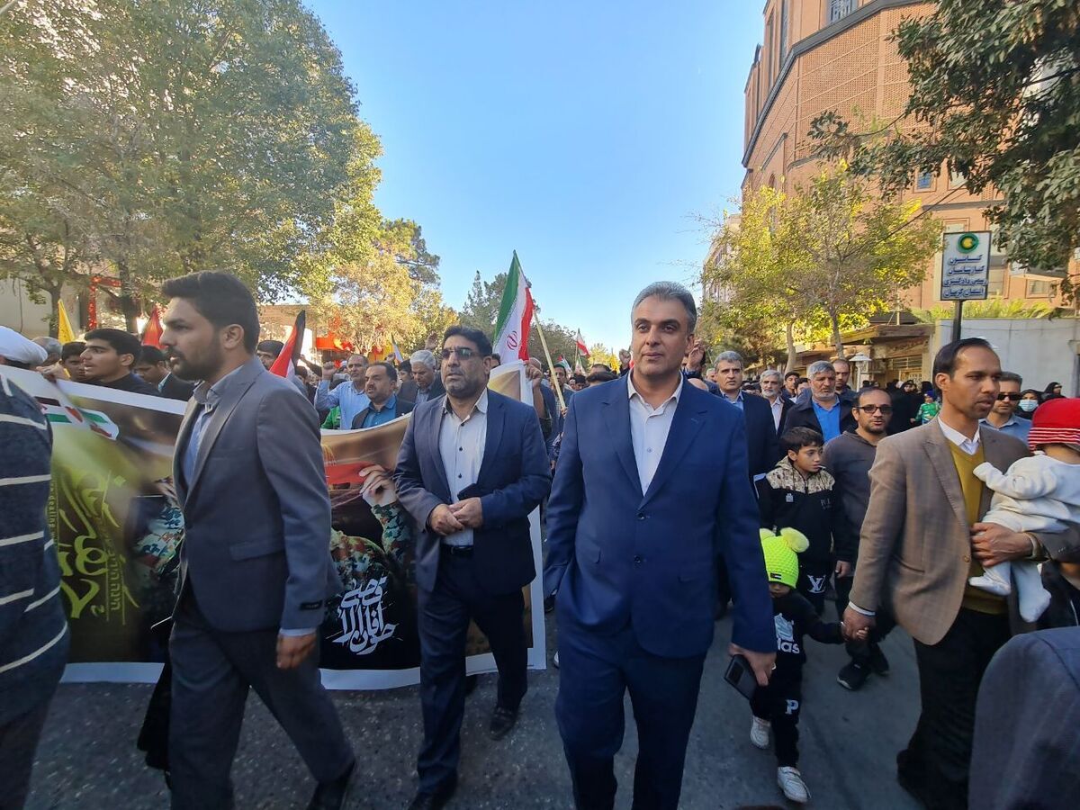 حضور مدیرکل ورزش و جوانان کرمان در راهپیمایی ضدصهیونیستی در حمایت از مردم مظلوم فلسطین