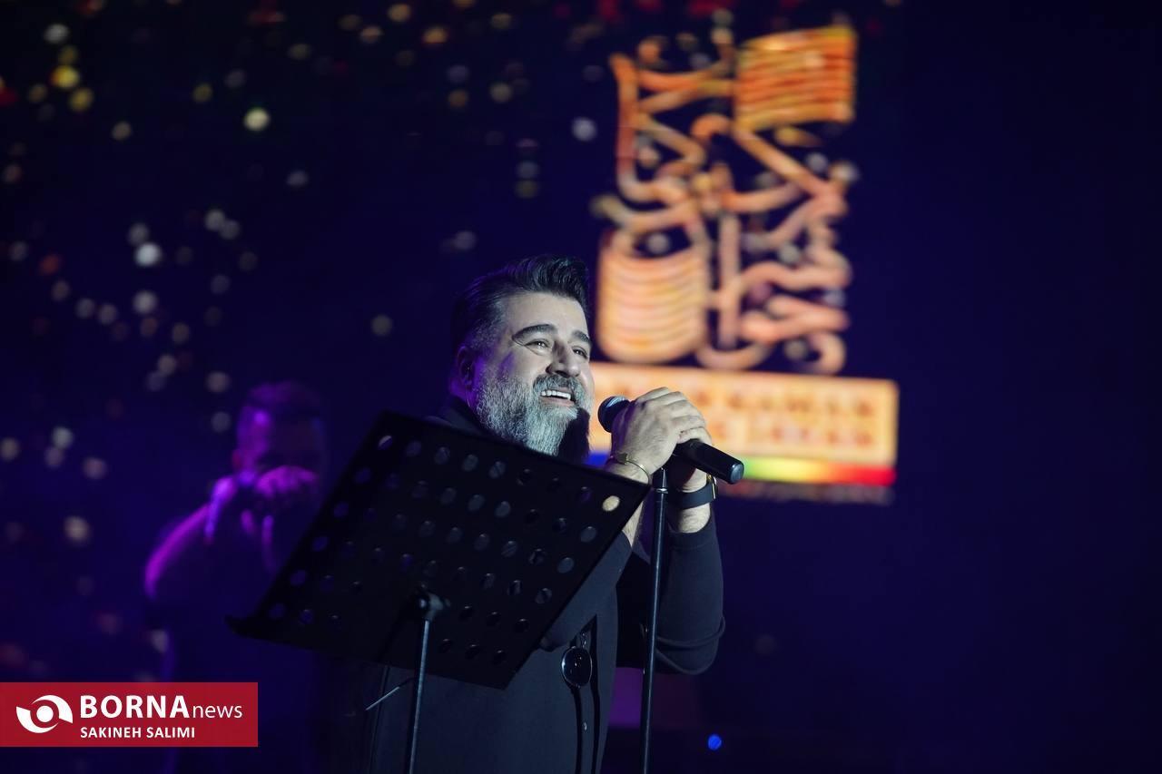 گزارش تصویری از کنسرت «مهدی یغمایی» گزارش تصویری از کنسرت «مهدی یغمایی»