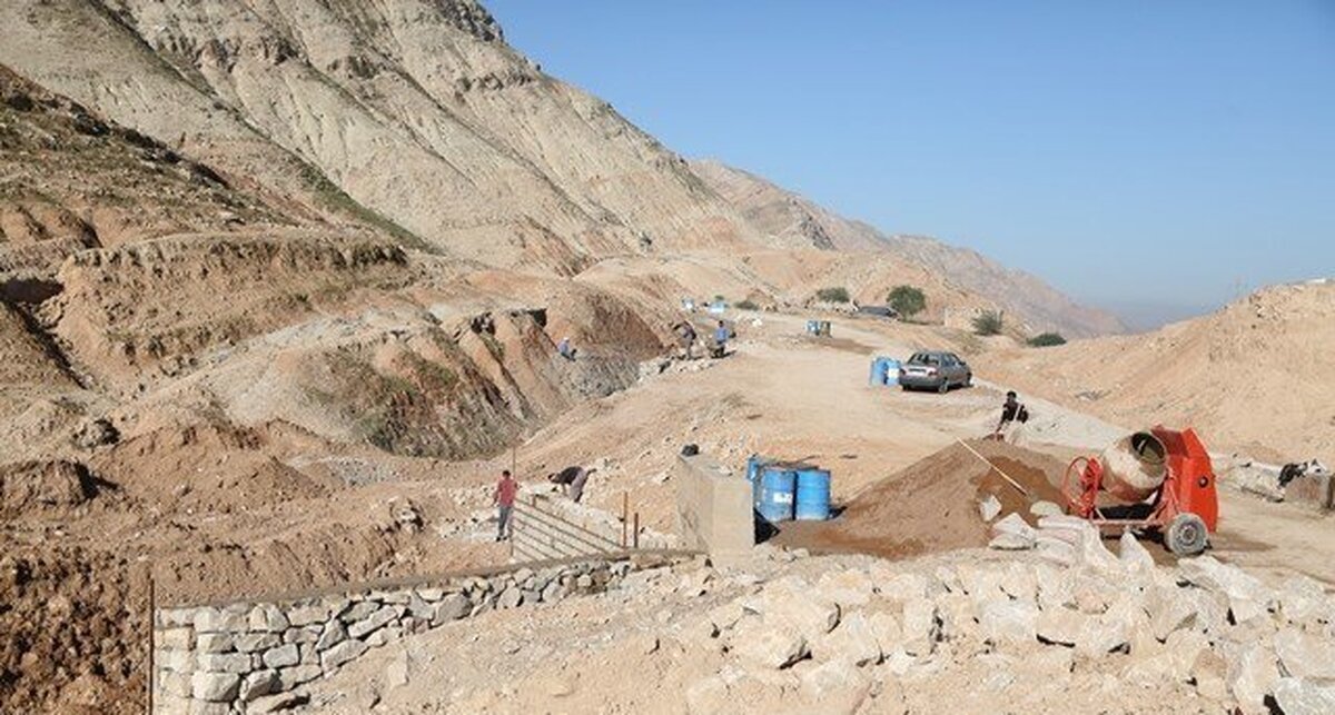عملیات اجرایی پروژه بازسازی جاده قدمگاه امام رضا(ع) به روستای پاگچ لَهبَری مسجدسلیمان آغاز شد