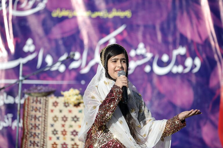 دومین جشنواره شکرانه برداشت زعفران دزپارت برگزار شد + عکس دومین جشنواره شکرانه برداشت زعفران دزپارت برگزار شد + عکس