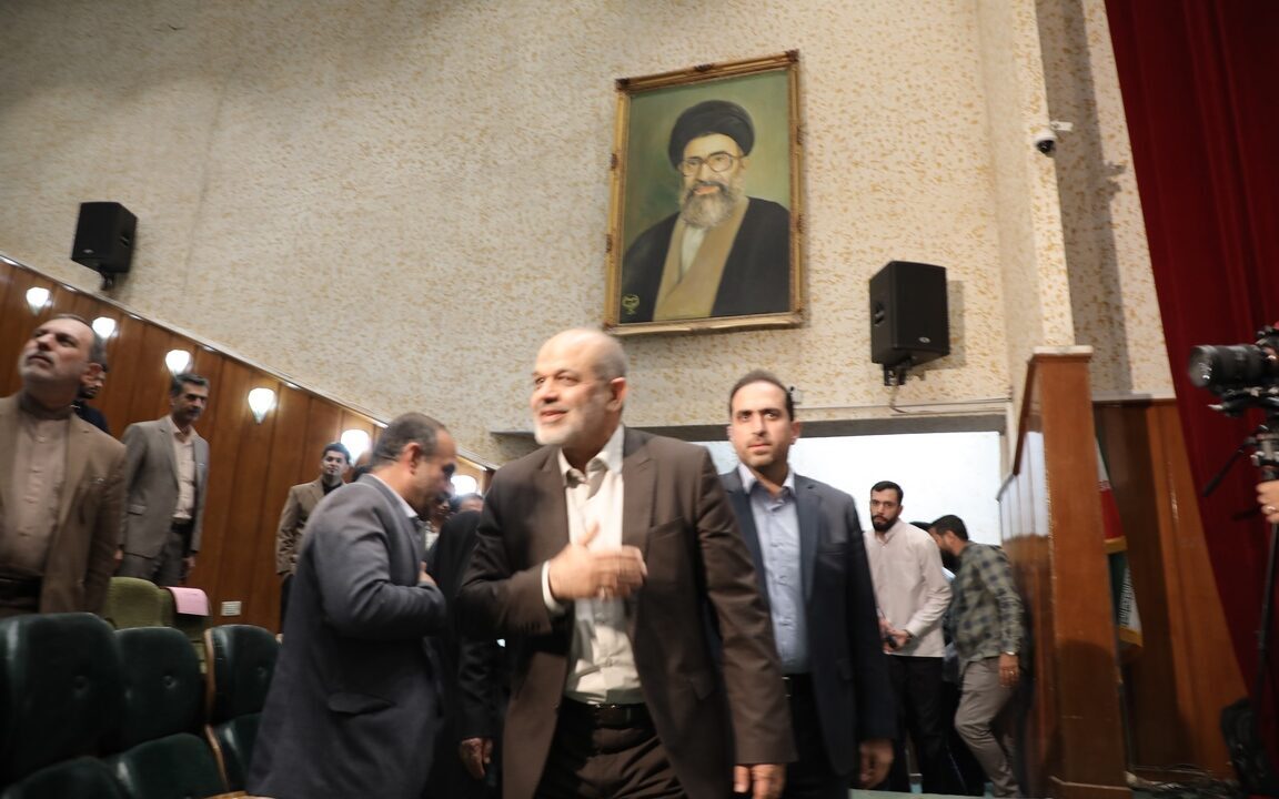 وزیر کشور: آمریکایی ها اعتراف کردند موشک‌های ایران معادلات قدرت‌های دنیا را بر هم زده است / تمدن سازی وظیفه امروز دانشگاه است / مبارزه با فساد از اولویت‌های دولت سیزدهم است / هفت سفر رییس جمهور به خوزستان به معنای عزم جدی دولت برای حل مشکلات است