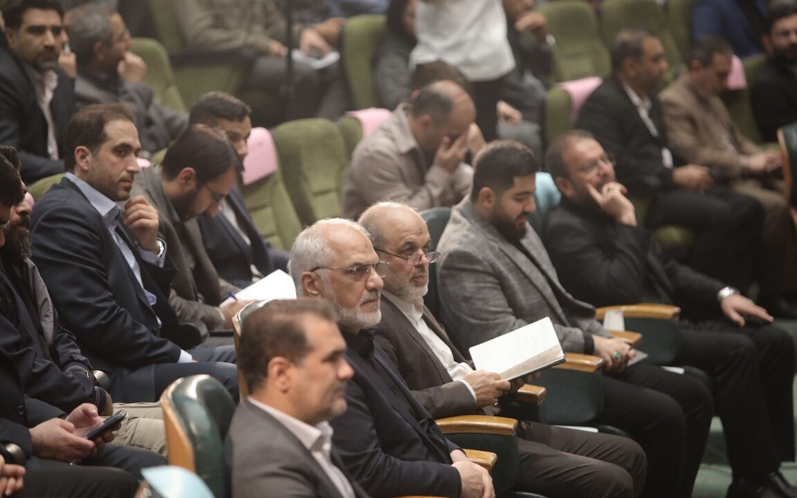 وزیر کشور: آمریکایی ها اعتراف کردند موشک‌های ایران معادلات قدرت‌های دنیا را بر هم زده است / تمدن سازی وظیفه امروز دانشگاه است / مبارزه با فساد از اولویت‌های دولت سیزدهم است / هفت سفر رییس جمهور به خوزستان به معنای عزم جدی دولت برای حل مشکلات است