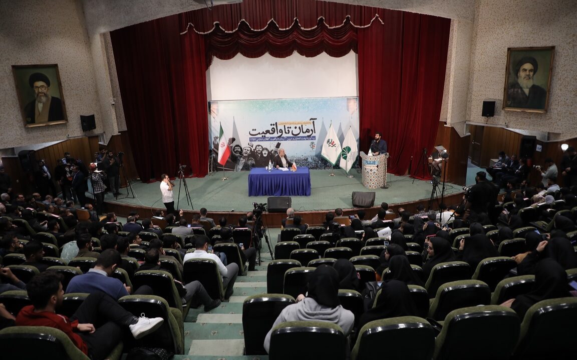 وزیر کشور: آمریکایی ها اعتراف کردند موشک‌های ایران معادلات قدرت‌های دنیا را بر هم زده است / تمدن سازی وظیفه امروز دانشگاه است / مبارزه با فساد از اولویت‌های دولت سیزدهم است / هفت سفر رییس جمهور به خوزستان به معنای عزم جدی دولت برای حل مشکلات است