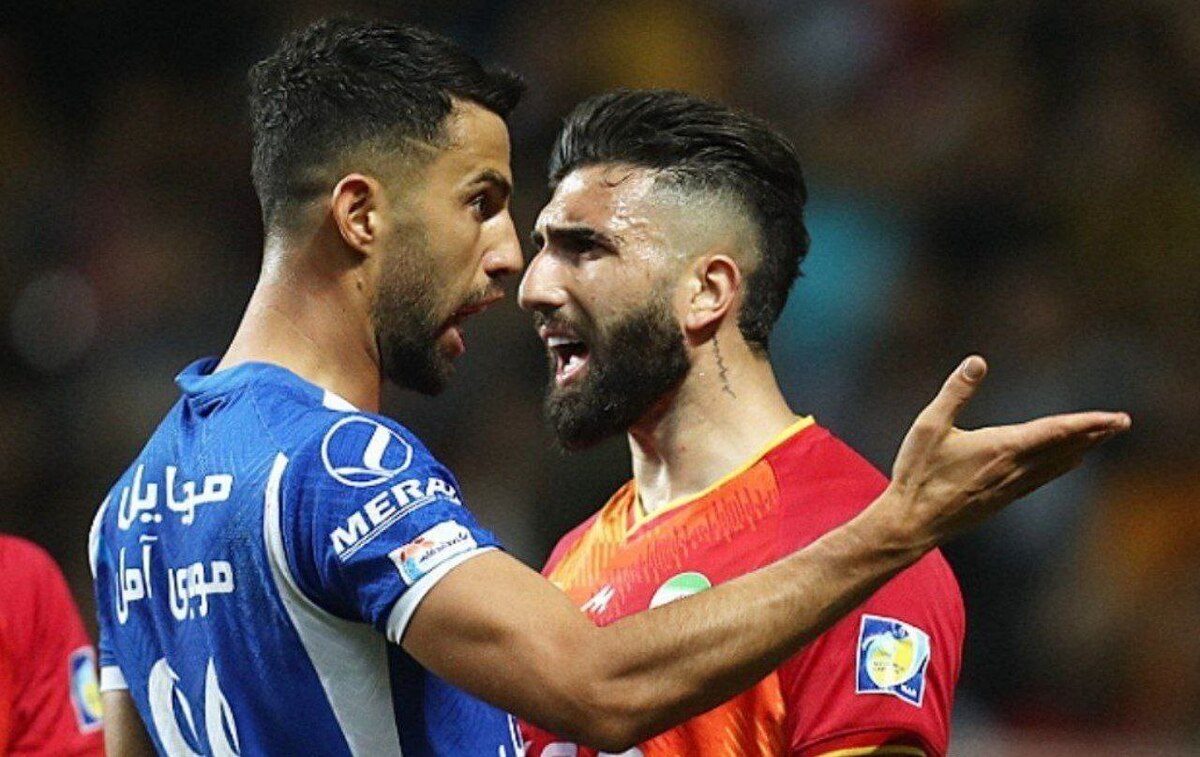 تساوی بدون گل زیر باران بطری‌ها در اهواز/ فوتبالی که فوتبال نبود!