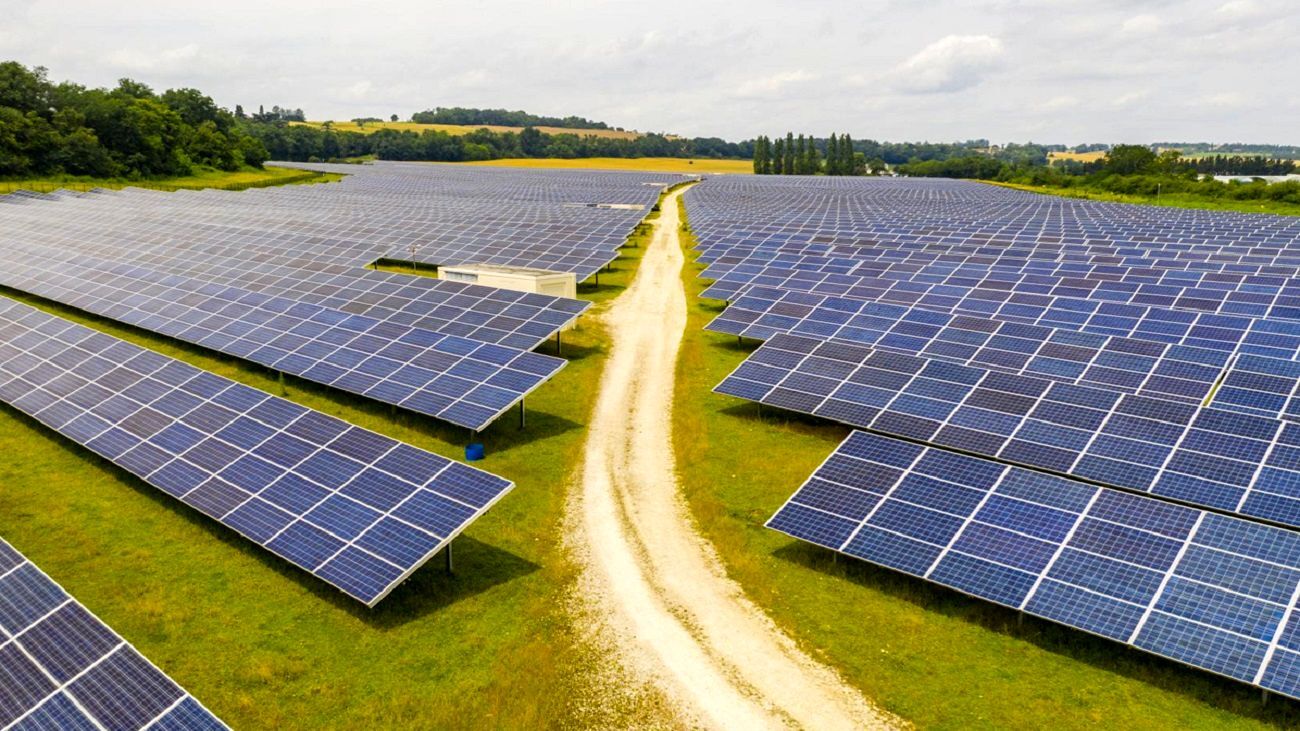 احداث 4 هزار و 500 مگاوات نیروگاه خورشیدی به منظور رفع ناترازی سوخت و برق