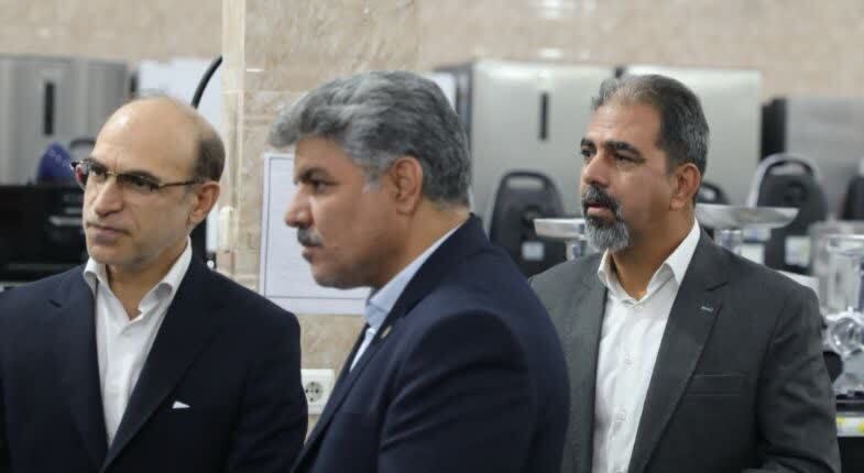 بازدید مدیرعامل سازمان اتکا و جانشین سازمان عقیدتی سیاسی ودجا از فروشگاه مرکزی اتکا در کرمان بازدید مدیرعامل سازمان اتکا و جانشین سازمان عقیدتی سیاسی ودجا از فروشگاه مرکزی اتکا در کرمان