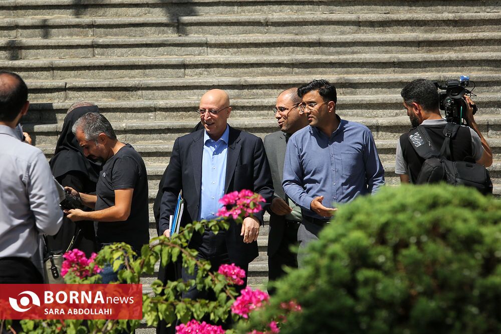 چه خبر از حیاط دولت؟ چه خبر از حیاط دولت؟