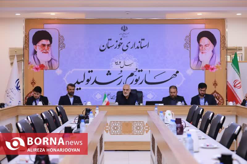 استاندار خوزستان: توسعه اقتصاد دریامحور در دستورکار منطقه آزاد اروند قرار گیرد / تصویب تبدیل پلاک خودروهای اروندی به ملی برنامه‌های دولت برای توسعه آبادان و خرمشهر را تسریع می کند