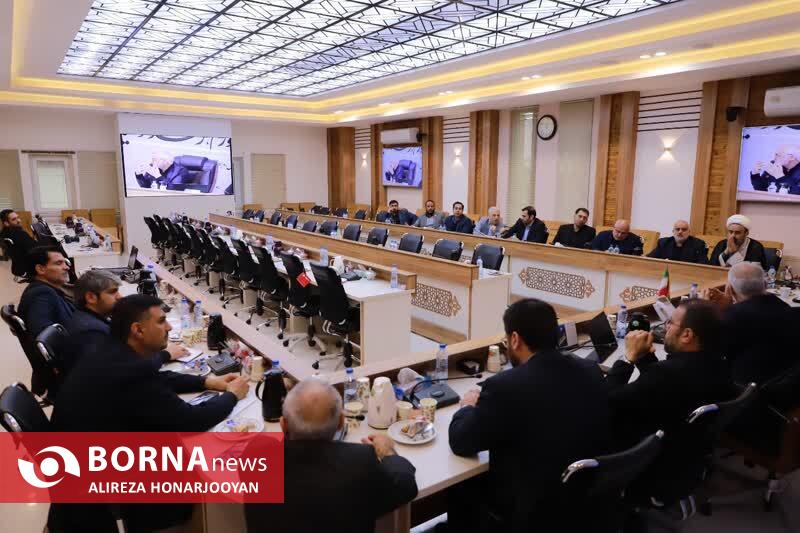 استاندار خوزستان: توسعه اقتصاد دریامحور در دستورکار منطقه آزاد اروند قرار گیرد / تصویب تبدیل پلاک خودروهای اروندی به ملی برنامه‌های دولت برای توسعه آبادان و خرمشهر را تسریع می کند