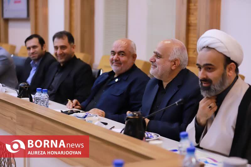 استاندار خوزستان: توسعه اقتصاد دریامحور در دستورکار منطقه آزاد اروند قرار گیرد / تصویب تبدیل پلاک خودروهای اروندی به ملی برنامه‌های دولت برای توسعه آبادان و خرمشهر را تسریع می کند