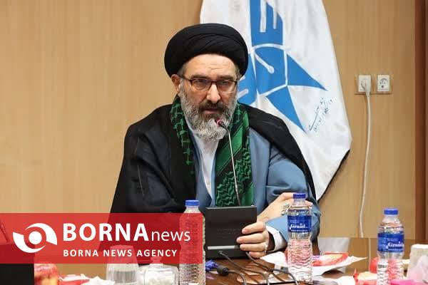 پیوند بعد مادی و معنوی انسانها ، در حوزه و دانشگاه متجلی و معنی پیدا می کند
