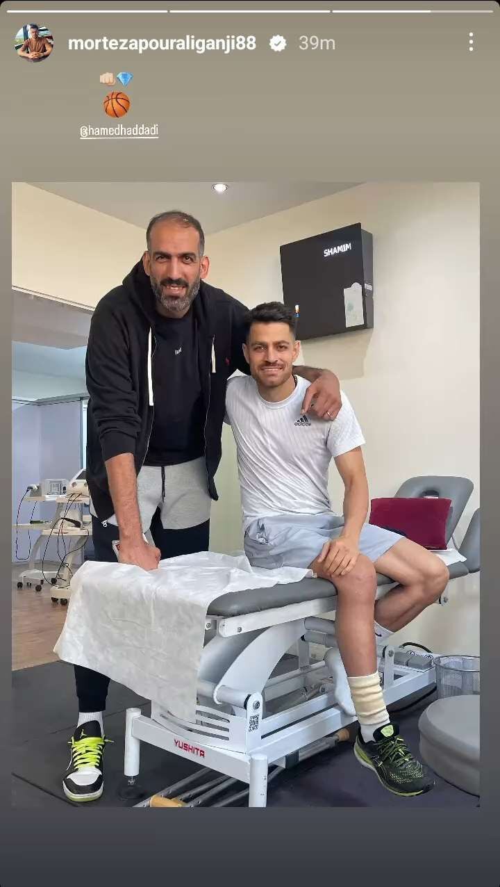 پورعلی گنجی در کنار یک آسمانخراش سرشناس+ عکس پورعلی گنجی در کنار یک آسمانخراش سرشناس+ عکس