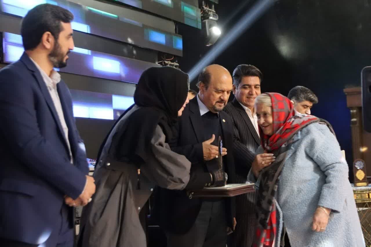 برگزاری آئین تجلیل از خیرین و افتتاح دفتر خیرین مدرسه ساز شهرستان برگزاری آئین تجلیل از خیرین و افتتاح دفتر خیرین مدرسه ساز شهرستان