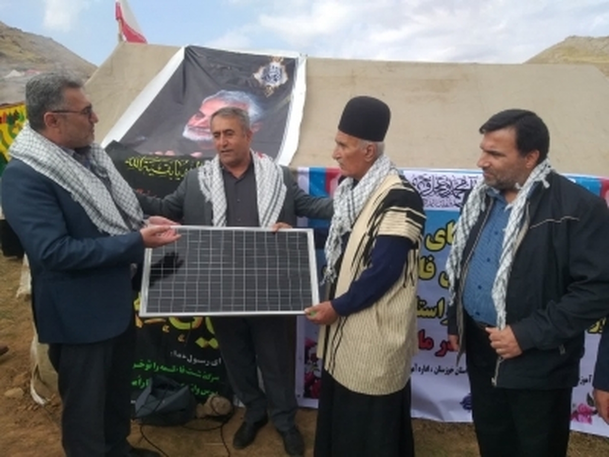 اهدای پنل های خورشیدی به مدارس عشایری فاقد برق خوزستان