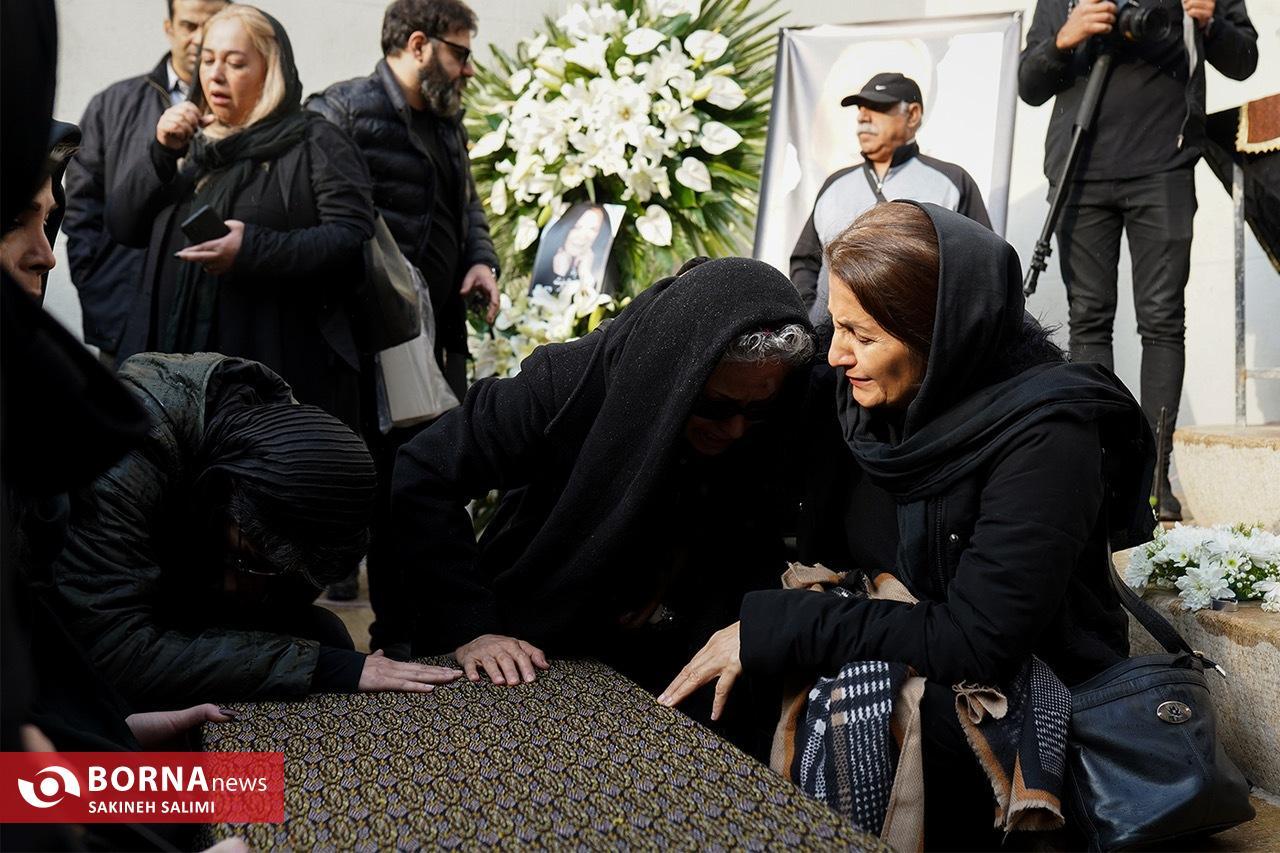 کدام هنرمندان در مراسم تشییع بیتا فرهی حضور داشتند+ تصاویر