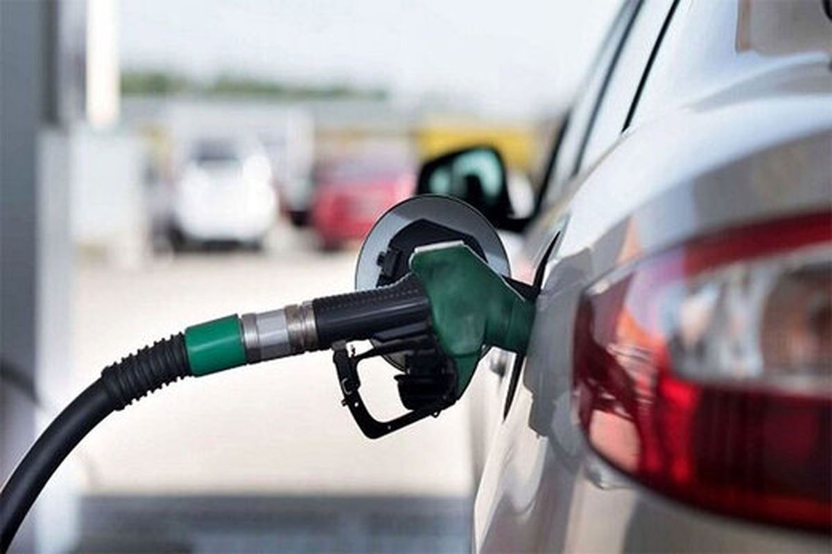 تحمیل کسری بودجه ۲۰۰ همتی بر اقتصاد کشور با واردات بنزین