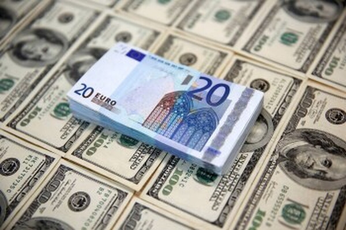 ثبات قیمت دلار و کاهش بهای یورو در مرکز مبادله ارز