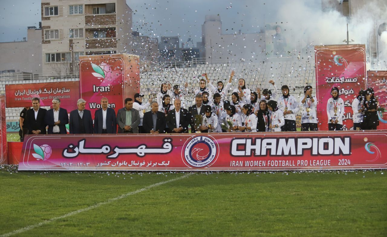 حضور مدیرکل ورزش کرمان در آیین اختتامیه لیگ برتر فوتبال زنان