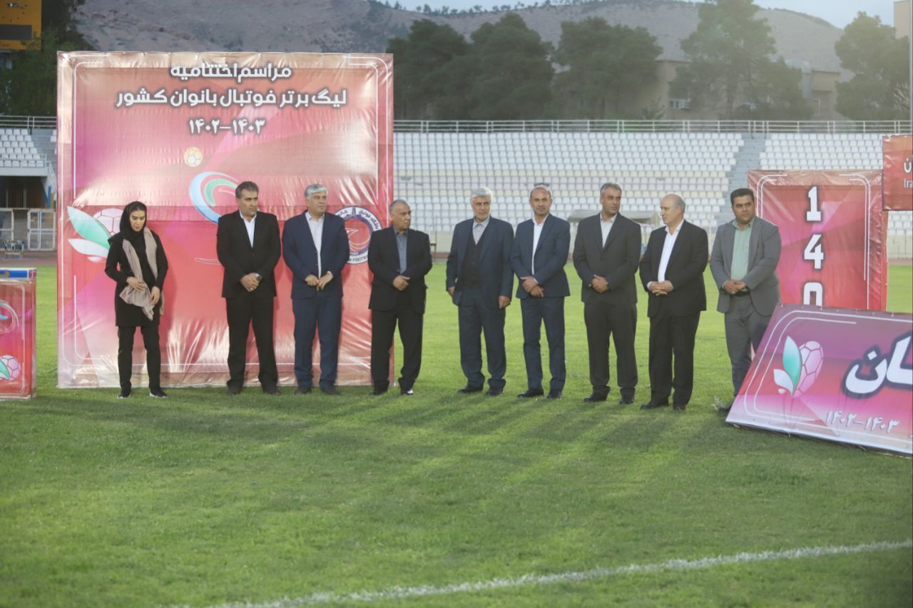 حضور مدیرکل ورزش کرمان در آیین اختتامیه لیگ برتر فوتبال زنان