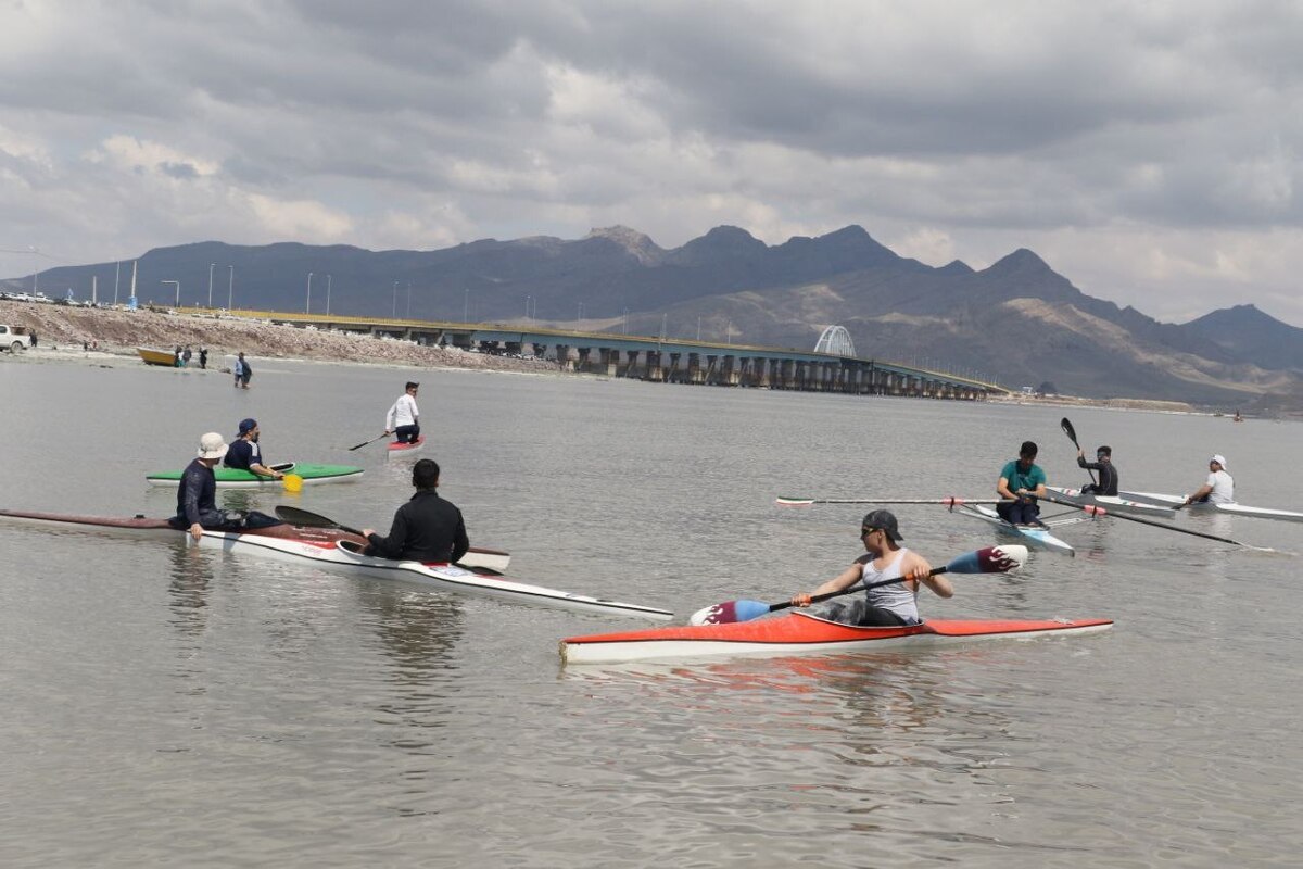 برگزاری مسابقه قایقرانی در جشنواره فرهنگی ، ورزشی و تفریحی دریاچه ارومیه