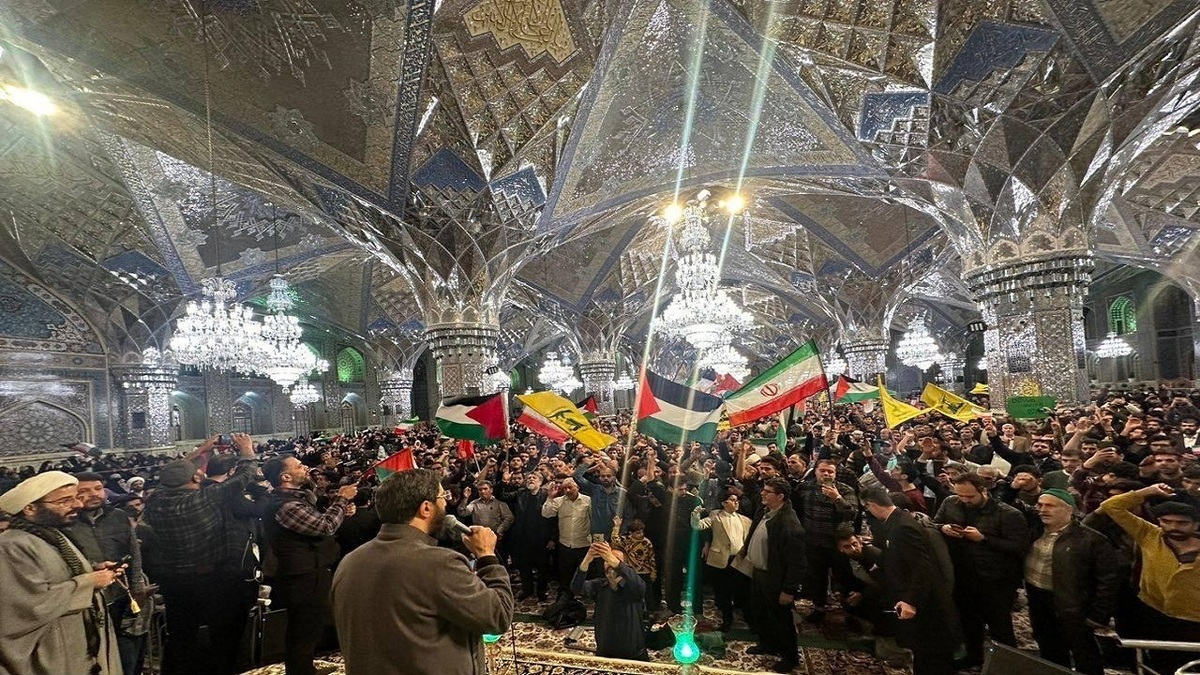 شادی زائران و مجاوران در حرم‌رضوی در پی حمله  ایران به رژیم صهیونیستی