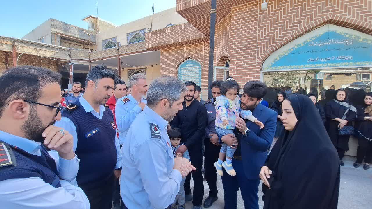 «شهید خدمت» حداقل پاداش آتش نشانان جان باخته در ماموریت «شهید خدمت» حداقل پاداش آتش نشانان جان باخته در ماموریت