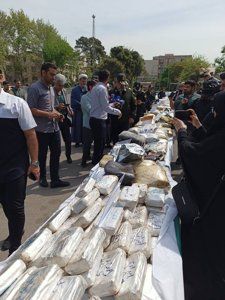 کشف بیش از ۳ هزار کیلوگرم مواد مخدر در بار سنگ کشف بیش از ۳ هزار کیلوگرم مواد مخدر در بار سنگ